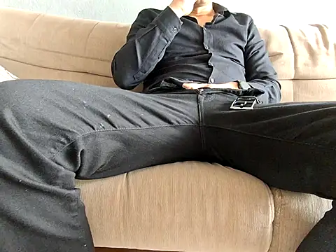 praqun2021 online show from March 23, 2:10 pm