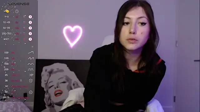 Snapshot of PlayfulApril chatting on February 11, 1:41 am PlayfulApril online show from February 11, 1:41 am