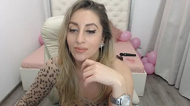 Snapshot of erykajoy chatting on February 28, 8:31 am erykajoy online show from February 28, 8:31 am