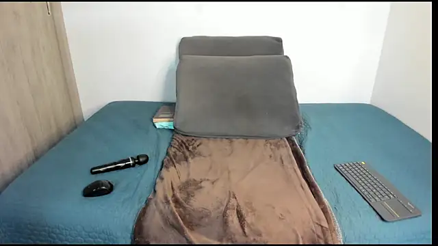 Snapshot of AmeliPonce chatting on April 20, 1:47 pm AmeliPonce online show from April 20, 1:47 pm