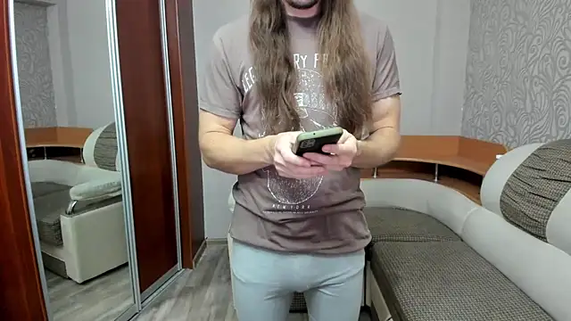 Snapshot of Marrymepls chatting on October 31, 1:28 am Marrymepls online show from October 31, 1:28 am