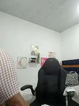 Snapshot of BustyMilf_ chatting on January 8, 12:29 pm BustyMilf online show from January 8, 12:29 pm