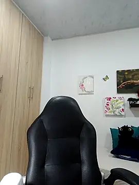 Snapshot of BustyMilf_ chatting on April 6, 12:17 pm BustyMilf online show from April 6, 12:17 pm