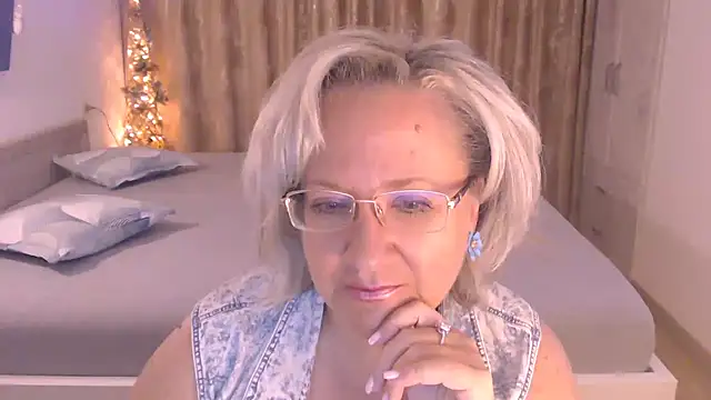 Snapshot of Raisshy chatting on July 10, 2:52 pm Raisshy online show from July 10, 2:52 pm