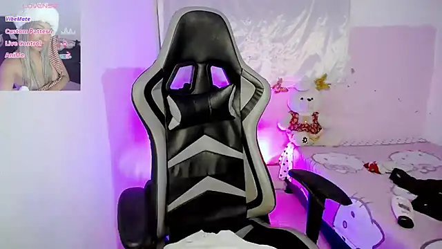 ninatiny online show from March 20, 9:26 am