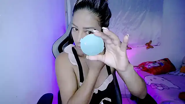 ninatiny online show from February 7, 9:46 am