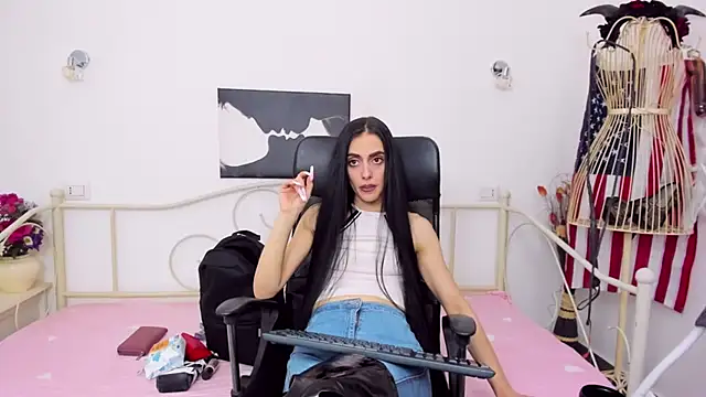 Snapshot of jessystarr chatting on February 6, 12:43 am jessystarr online show from February 6, 12:43 am