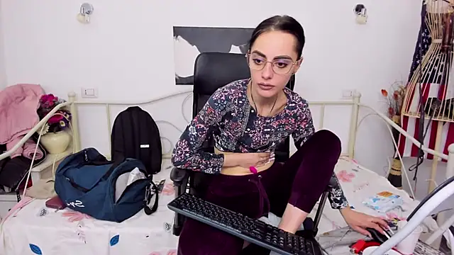 Snapshot of jessystarr chatting on February 10, 11:45 pm jessystarr online show from February 10, 11:45 pm