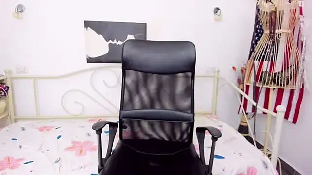 Snapshot of jessystarr chatting on February 14, 6:51 pm jessystarr online show from February 14, 6:51 pm