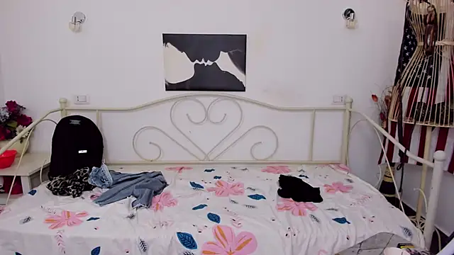 Snapshot of jessystarr chatting on February 16, 10:32 pm jessystarr online show from February 16, 10:32 pm