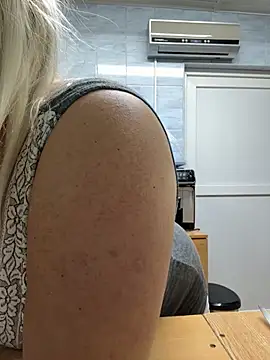 SabinaSweety online show from December 4, 12:36 pm