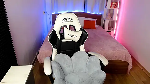 Snapshot of Kira_honeyy chatting on January 22, 12:06 pm Kira honeyy online show from January 22, 12:06 pm