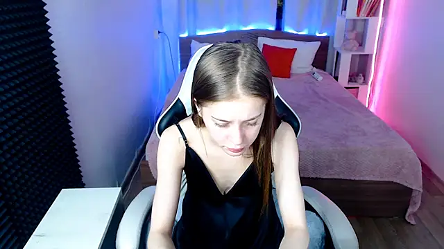 Snapshot of Kira_honeyy chatting on January 23, 2:17 pm Kira honeyy online show from January 23, 2:17 pm