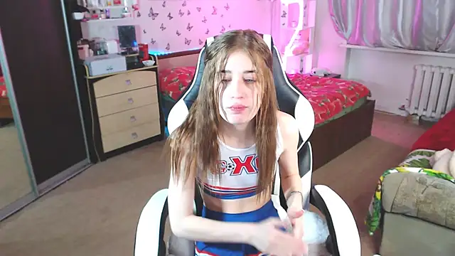 Snapshot of Kira_honeyy chatting on January 29, 4:58 am Kira honeyy online show from January 29, 4:58 am