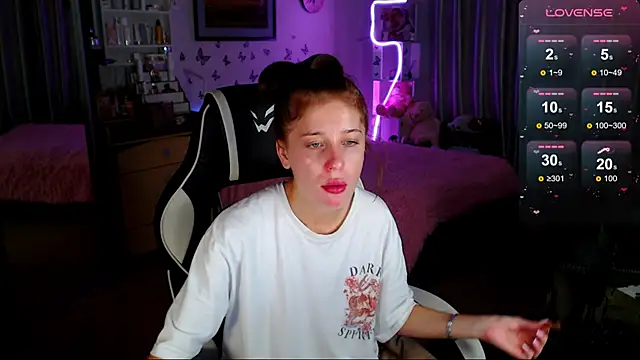 Snapshot of Kira_honeyy chatting on September 9, 11:10 am Kira honeyy online show from September 9, 11:10 am