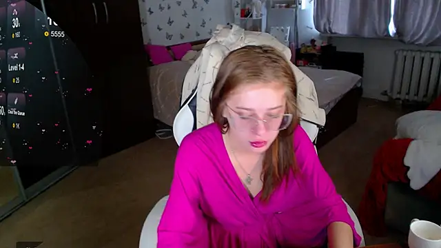 Snapshot of Kira_honeyy chatting on April 11, 6:51 am Kira honeyy online show from April 11, 6:51 am