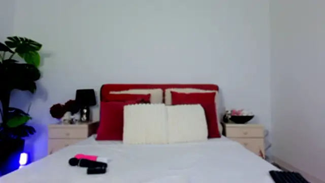 Snapshot of SashaRizz chatting on February 17, 6:43 am SashaRizz online show from February 17, 6:43 am