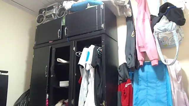 adrixxx38 online show from April 9, 6:46 pm