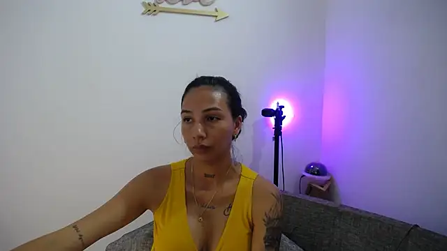 Snapshot of Allyson_Smith chatting on December 29, 10:57 pm Allyson Smith online show from December 29, 10:57 pm