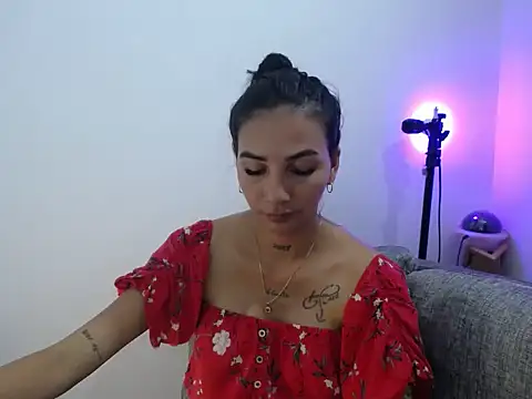 Snapshot of Allyson_Smith chatting on February 2, 1:23 am Allyson Smith online show from February 2, 1:23 am