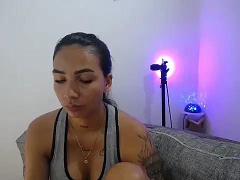 Snapshot of Allyson_Smith chatting on February 7, 10:30 pm Allyson Smith online show from February 7, 10:30 pm