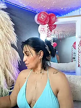 Snapshot of zullyxhot chatting on September 20, 9:27 pm zullyxhot online show from September 20, 9:27 pm