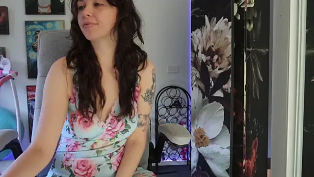 Snapshot of makiyahbelle chatting on January 3, 10:19 pm makiyahbelle online show from January 3, 10:19 pm