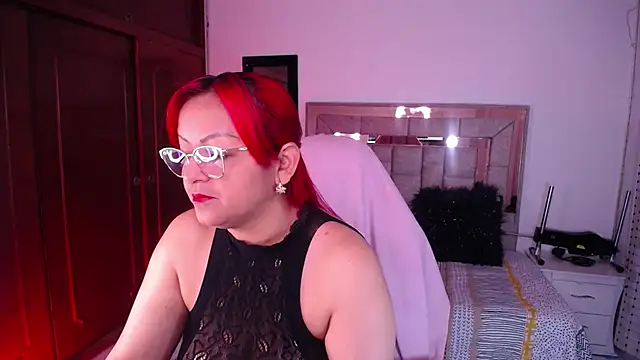 salomecastro  online show from October 29, 4:15 am