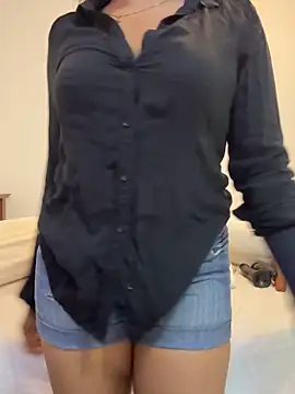 Snapshot of angelwavy chatting on February 11, 12:48 am angelwavy online show from February 11, 12:48 am