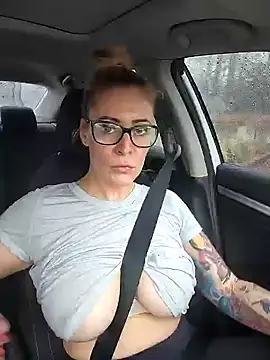 Snapshot of HollyTattoo chatting on December 28, 6:08 pm HollyTattoo online show from December 28, 6:08 pm