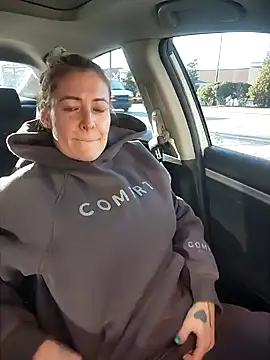 Snapshot of HollyTattoo chatting on January 15, 11:32 am HollyTattoo online show from January 15, 11:32 am