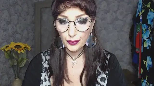 Aziza1 online show from May 26, 2:24 pm
