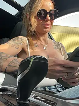 Etwas neugierig online show from April 28, 4:01 pm