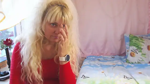 Snapshot of SunnySylvia chatting on November 17, 7:14 am SunnySylvia online show from November 17, 7:14 am