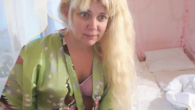 Snapshot of SunnySylvia chatting on November 27, 5:31 am SunnySylvia online show from November 27, 5:31 am