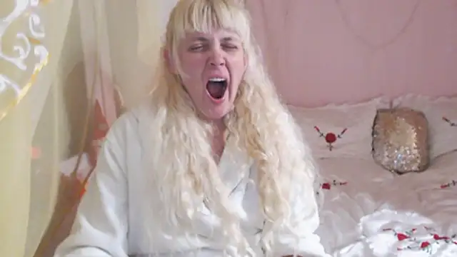 Snapshot of SunnySylvia chatting on November 27, 5:37 pm SunnySylvia online show from November 27, 5:37 pm