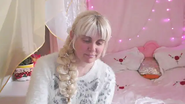 SunnySylvia online show from March 22, 4:43 pm