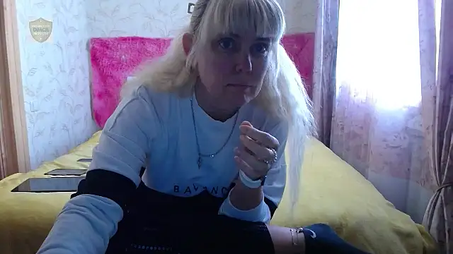 Snapshot of SunnySylvia chatting on June 1, 5:53 am SunnySylvia online show from June 1, 5:53 am