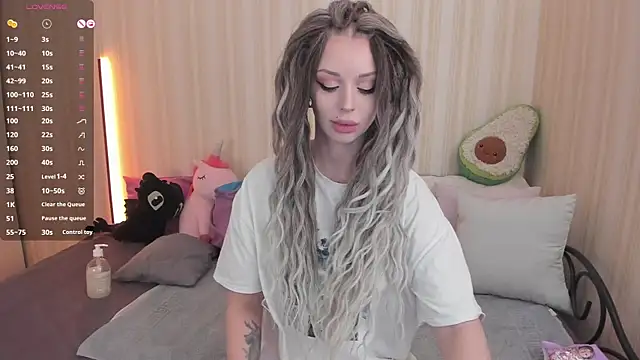 youreyesrgasm online show from February 17, 8:30 am