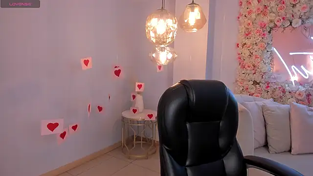 MorganHicks online show from February 14, 7:43 pm