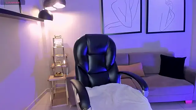 MorganHicks online show from May 4, 11:06 am