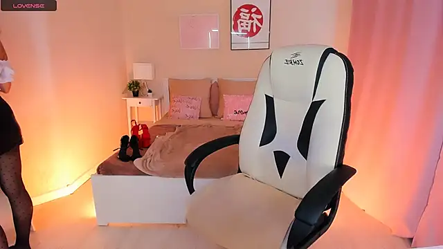 HelenaRegal online show from September 14, 1:54 pm