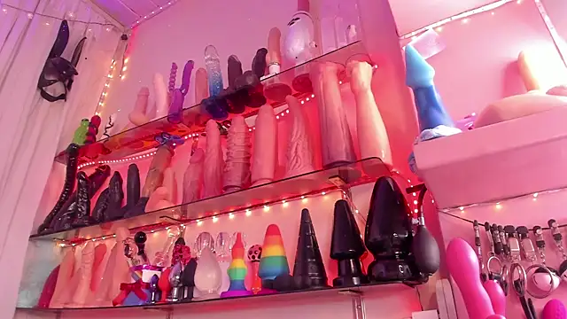 christymilkk online show from December 16, 2:36 am