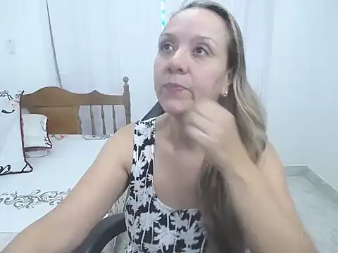 Snapshot of yeslluisa chatting on October 11, 5:55 pm yeslluisa online show from October 11, 5:55 pm