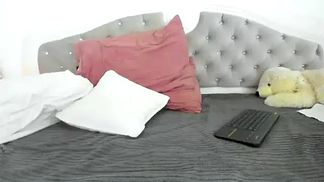 Snapshot of meryamvip chatting on December 27, 11:42 pm meryamvip online show from December 27, 11:42 pm