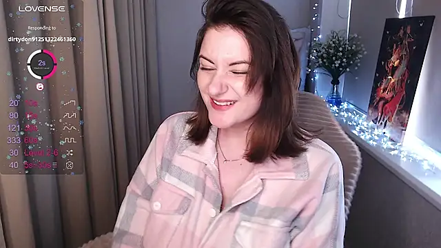 Snapshot of elise_sweet chatting on December 25, 7:46 am elise sweet online show from December 25, 7:46 am