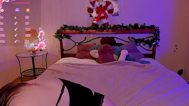 Snapshot of elise_sweet chatting on December 17, 1:33 am elise sweet online show from December 17, 1:33 am