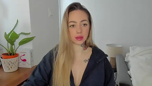 Snapshot of sexyCoralie chatting on January 19, 7:36 am sexyCoralie online show from January 19, 7:36 am