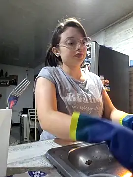 linda-schmidt online show from November 7, 1:05 am