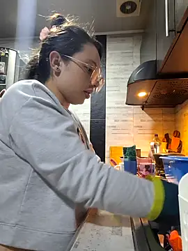 linda-schmidt online show from February 10, 2:48 am